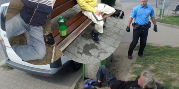 Třikrát fuj povalující se v ulicích Plzně