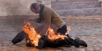 NEUVĚŘITELNÁ BLBOST: S ohořelým zadkem a pohlavím ho záchranáři transportovali do nemocnice