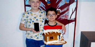 Sedmiletý Dominik věnoval telefon desetiletému Matyášovi