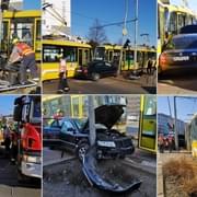 Střet tramvaje a osobního vozu převážejícího děti