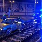 Nikdy nekončící příběh aut v kolejišti, tentokrát na křižovatce "U III. brány"