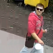 Policisté pátrají po tomto muži