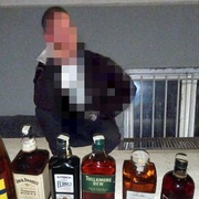 Chtěl proměnit vodu v alkohol, na rozdíl od Ježíše to však neuměl
