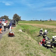 Motocyklista během předjíždění havaroval