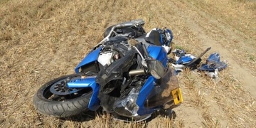 Havárie motocyklisty, transportovat ho musel vrtulník