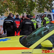 Resuscitace muže v centru Plzně