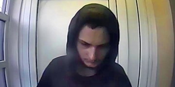 Kriminalisté prosí veřejnost o pomoc - poznáte tohoto muže?