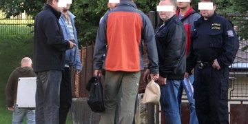 Dětský bolestný jekot, štěkot zuřivého psa a pak výstřel z pistole policisty v Janovicích dlouho nezapomenou