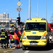 Osobní vůz srazil školačku na přechodu