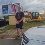 "Řidičák nemám, mám totiž zákaz řízení, a moc prosím pánové, nešlo by s tím něco udělat?"