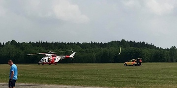 Zraněného parašutistu z letiště transportoval vrtulník LZS