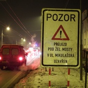 Řidiči pozor! Právě se uzavřely podjezdy u hlavního nádraží v Plzni