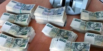 Dva muži rozjeli manufakturu na výrobu padělaných úředních listin, se kterými se poté dostali k desítkám milionů