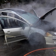 Žhář zapálil auto