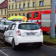 Střet tramvaje s autem zablokoval linku č. 2