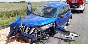 Při předjíždění dostal smyk