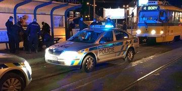 Opilý Ukrajinec hajloval a porval se s policisty