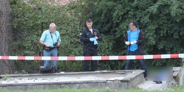 Muž zemřel u dětského pískoviště