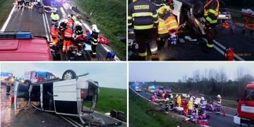 Pět zraněných v převrácené dodávce