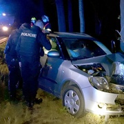 Těžce opilá žena bourala u Olympie