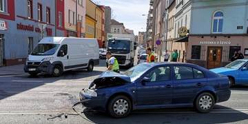 Střet auta s dodávkou