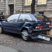 Rumun naboural čtyři auta a z místa nehody ujel