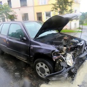 Dvacetiletý opilec přehlédl náklaďák a pak mu naměřili dvě promile