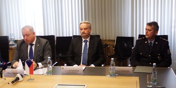 Ministr Chovanec opět přijel do Plzně řešit problémy s cizinci