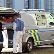 Muž nejprve zastřelil ženu, pak sebe