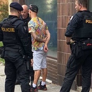 Agresivní muž řádil na poště, zasahovat musela policie