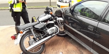 Střet motorky s osobním vozem