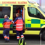 Řidička srazila dvě děti jdoucí po přechodu