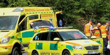 Obrovský požár měl dohru: Dvě ženy a dvě děti zraněné při nehodě