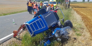 Vážná dopravní nehoda - motocykl se sidecar se převrátil a zaklínil pod sebou muže