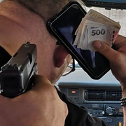Peníze a mobil vydali až s pistolí u hlavy