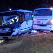 Střet dvou protijedoucích autobusů