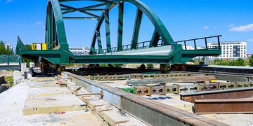 Na Borech posouvají most