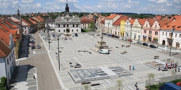 Muž ztratil příruční tašku s 55.000,- korun, kterou našli cizinci a peníze se pokusili utratit