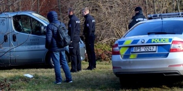 V lese mezi Plzní a Zálužím bylo nalezeno tělo mrtvého muže