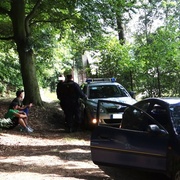 Policie ČR varuje: Množí se případy vykradení aut houbařům