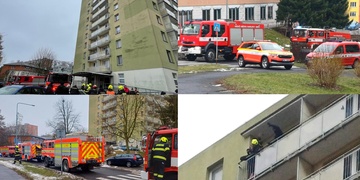 Požár bytu v panelovém domě, na místo mimo hasičů vyjížděl i pyrotechnik