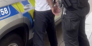 Agresivní muž napadl zaměstnance školky