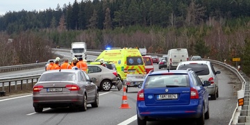 Při nehodě na dálnici D5 utrpěl zranění devítiletý chlapec