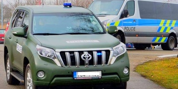 Policie ČR: Tam kde Hyundai selhal, jede nyní Toyota Land Cruiser