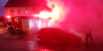 Ranní požár vozu zaměstnal hasiče