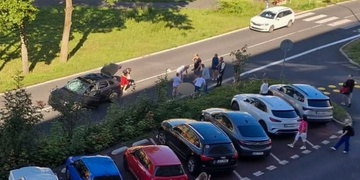 Osmnáctiletý řidič na přechodu smetl mladou ženu, ta následně v nemocnici zemřela