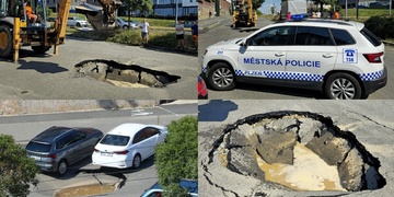 Propad vozovky před Plzeňským Prazdrojem ohrožoval zaparkovaná auta