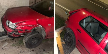 Řidič auta s připojeným podvalem ujel od dopravní nehody