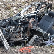 Náraz auto roztrhal na kusy, zemřeli dva mladí muži