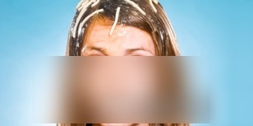 Na hlavu jí vylil nudlovku a pak jí ještě zabil televizi